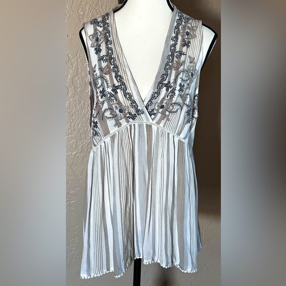 Nostalgia White and Gray Embroidered Sleeveless Top
